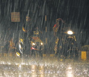 'अशोबा' ने बढ़ाई मानसून की रफ्तार, अगले 48 घंटे में मुंबई पहुंचने की उम्मीद