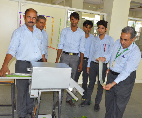 यह मशीन किसानों को दिलाएगी एलोवेरा के अच्छा दाम, जानिए कैसे