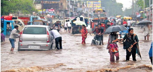 ग्वालियर में बाढ़, मंदसौर अब भी सूखा