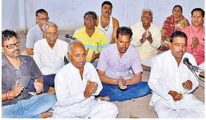 बारिश की खेंच से हारे, पहुंचे देवों के द्वारे