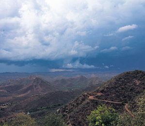 मानसून से पहले भीगा मेवाड़, पहाडि़याें पर छाए बदरा