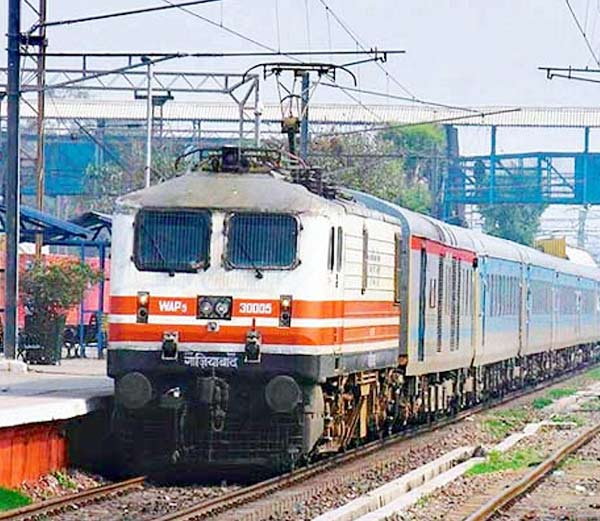 आसानी से हो जाएगी ट्रेन की टिकट बुक, इन दो तरीकों का करें इस्तेमाल