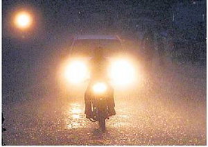 दिनभर धूप, शाम को घने बादल, तेज हवा, झमाझम, बिजली गिरने से एक की मौत