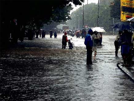 अरब सागर में बने गहरे दबाव का असर गुजरात पहुंचा