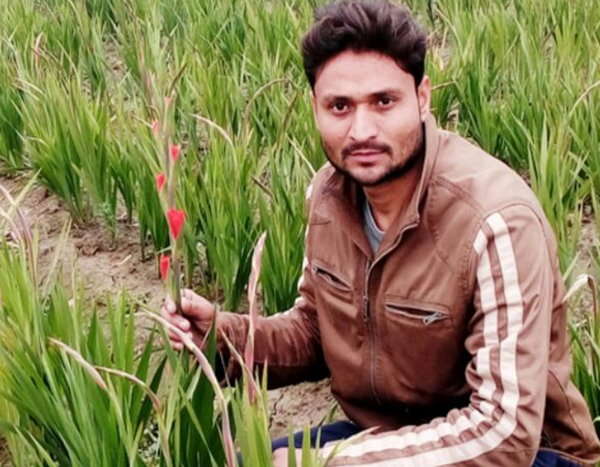 फूलों की खेती कर किया लाखो का कारोबार, कैसे मिला आइडिया