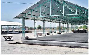 व्यापारियों ने की अनिश्चितकालीन बंद की घोषणा, नहीं हुई नीलामी