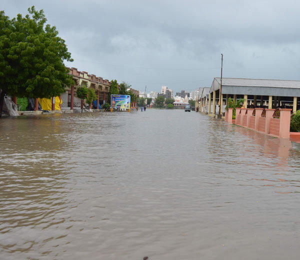 राजकोट में मूसलधार बारिश, 10 इंच बारिश से मोरबी हलकान